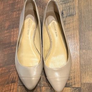 Gianni Bini Women's Tan Flats 8.5